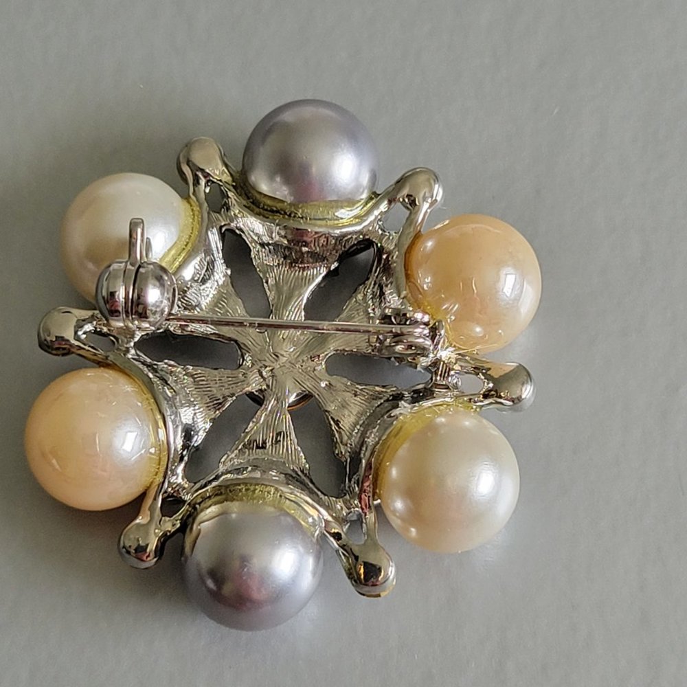 Beautiful Starburst Pearl & Rhinestone Brooch Pin - Picture 4 of 5